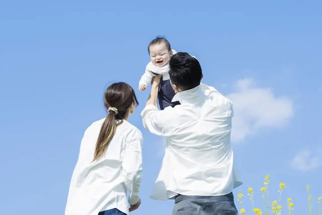 夫婦と赤ちゃんのイメージ